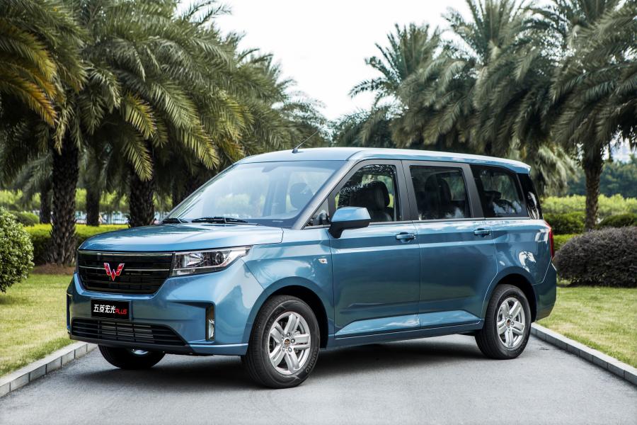  WuLing Hongguang Plus 2019 года  (фото 28 из 49)